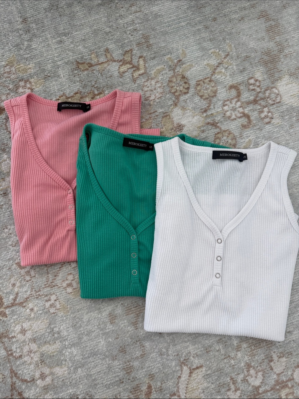 Merokeety Ribbed V-Neck Button Tank — White, Green, Pink